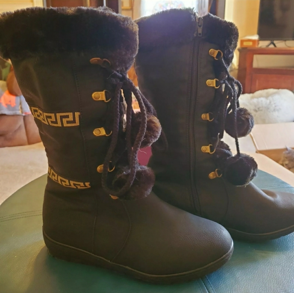 Reneeze Ladies boots NIB
